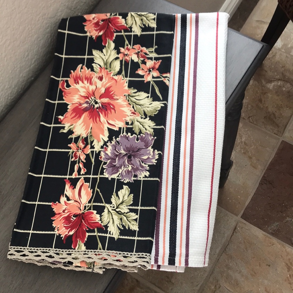 Martha Stewart Farmhouse kitchen towels set /2